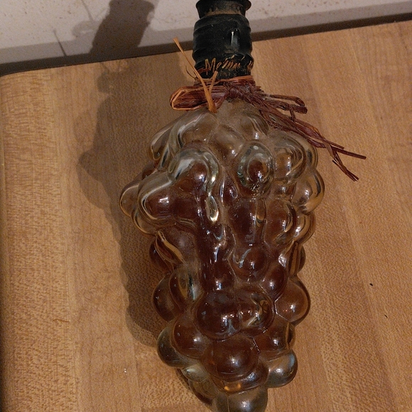 Vintage Grape Wine Container - Picture 3 of 4